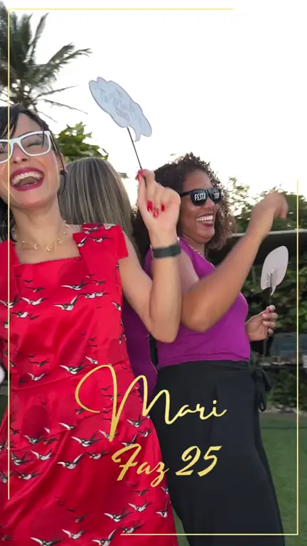 Convidados gravando vídeo na Plataforma 360 em festa de aniversário